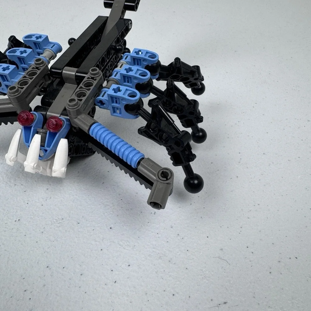 LEGO BIONICLE: Nui-Jaga (8548) - Only Blue 99% Complete